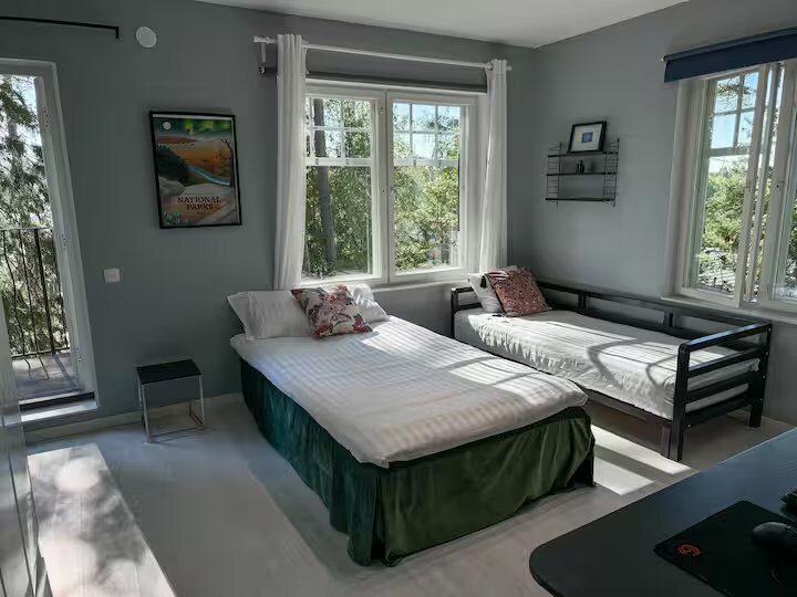 Twin bedroom — Villa Solhalla
