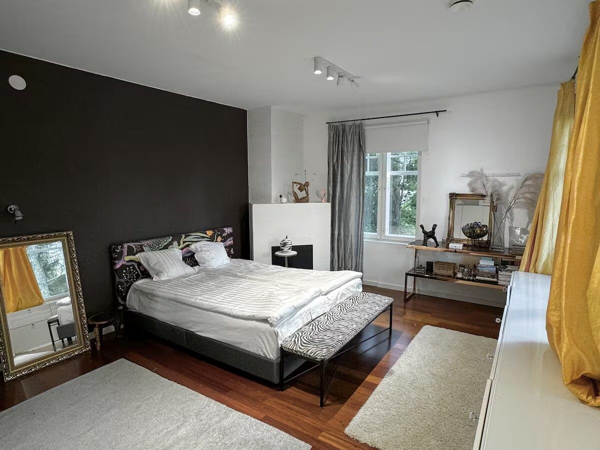 Master bedroom — Villa Solhalla