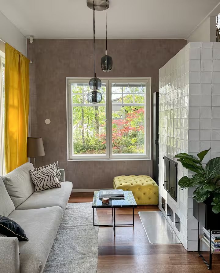 Living room & fireplace — Villa Solhalla